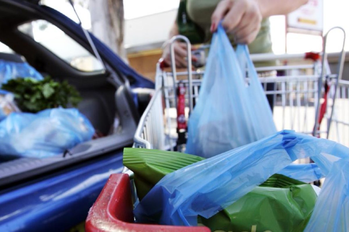 SOI bude kontrolovať dodržiavanie zákona o plastových taškách