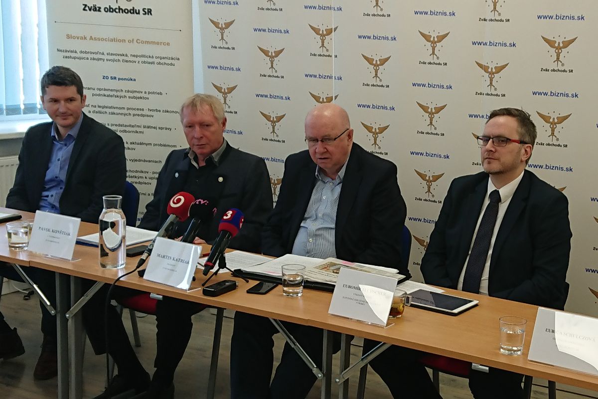 Brusel v marci pozastaví osobitný odvod pre reťazce