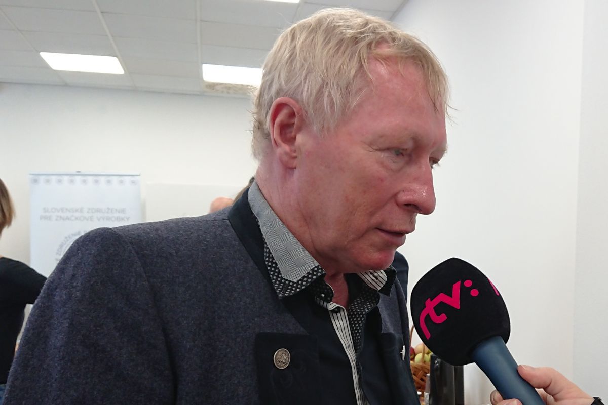 Konštiak: EK by mala do konca marca pozastaviť zákon o odvode reťazcov