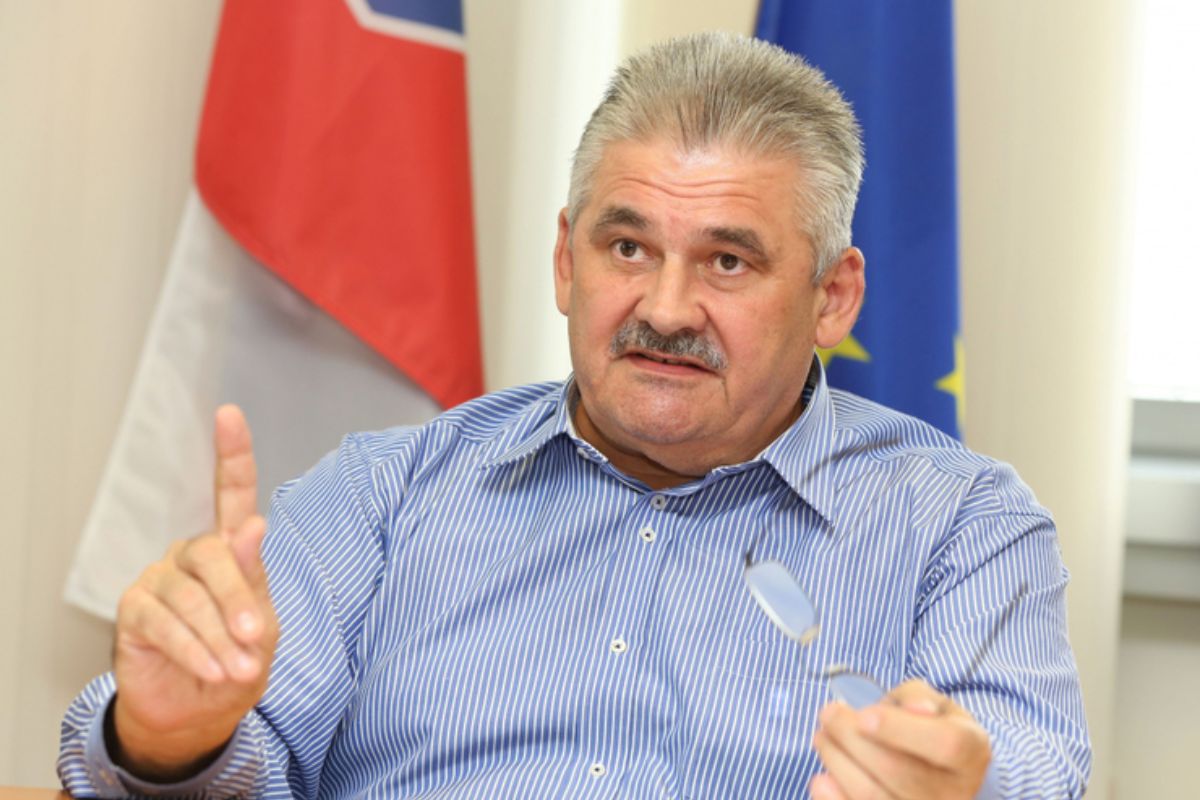 Vláda chce minimálku nadviazať na odvetvia