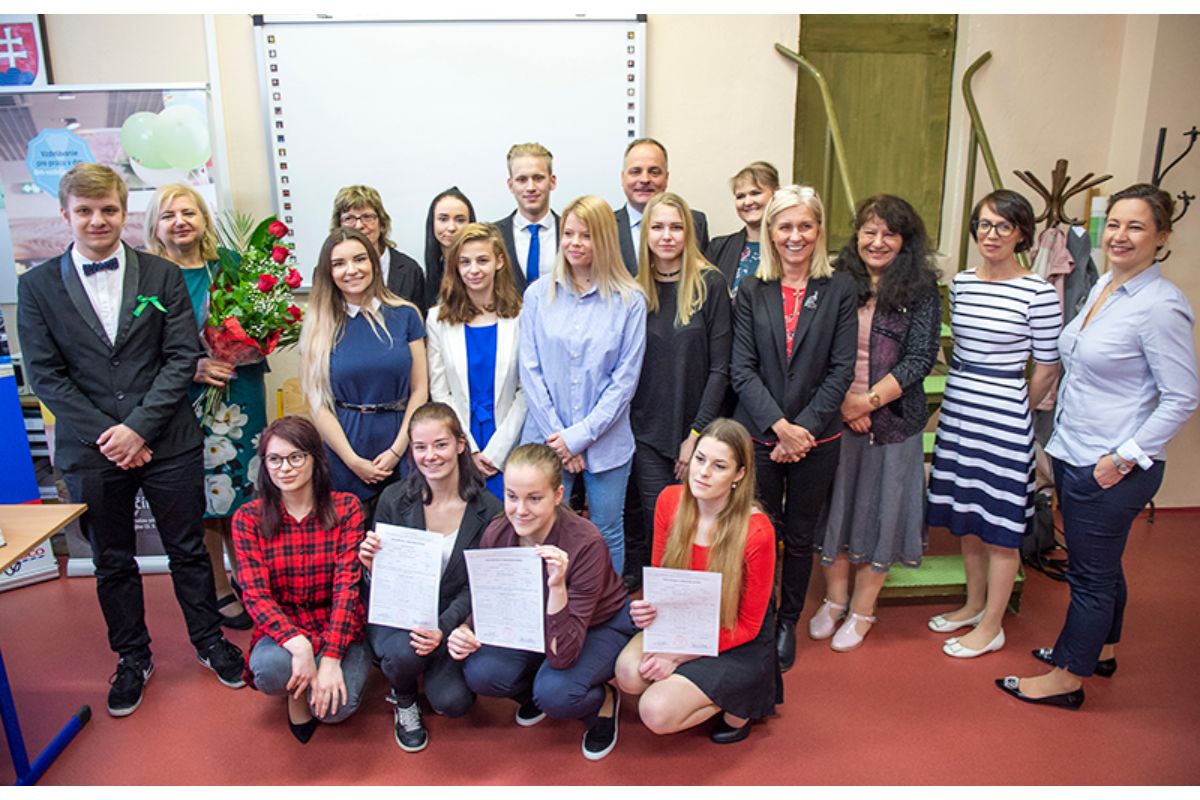 Prví dualisti zmaturovali