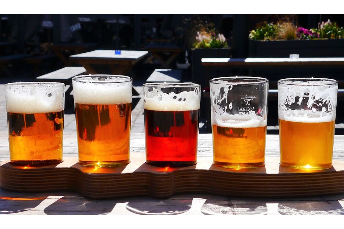 STUDENÝ MÁJ VÝRAZNE OVPLYVNIL SPOTREBU PIVA A RADLEROV