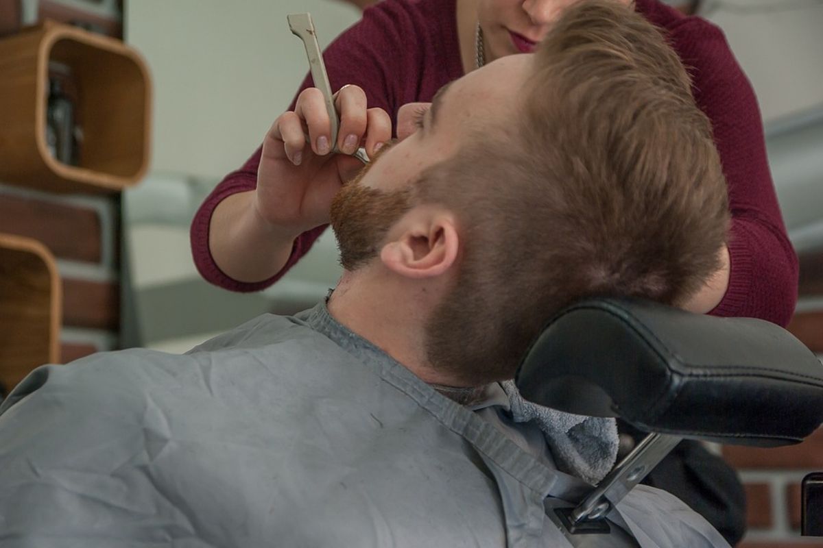 Nielsen správa: HOLENIE DOMINANTOU PÁNOV, ALE LETNÉ PREDAJE ŤAHAJÚ AJ DÁMY