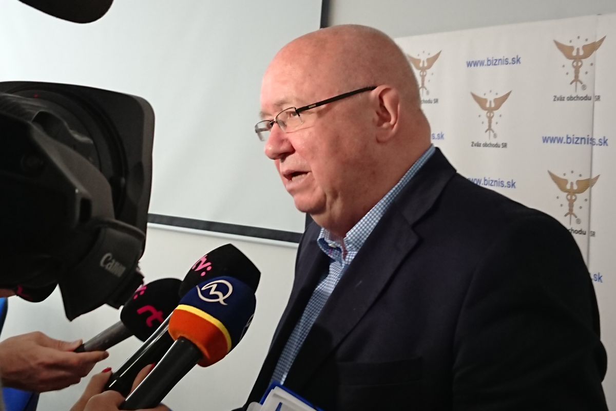 Najväčším problémom obchodu je nedostatok predavačov