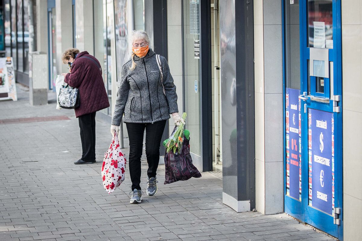 Nákupné hodiny pre seniorov vyvolávajú