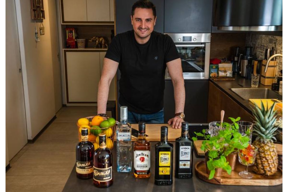 Stock počas karantény miešal na YouTube drinky