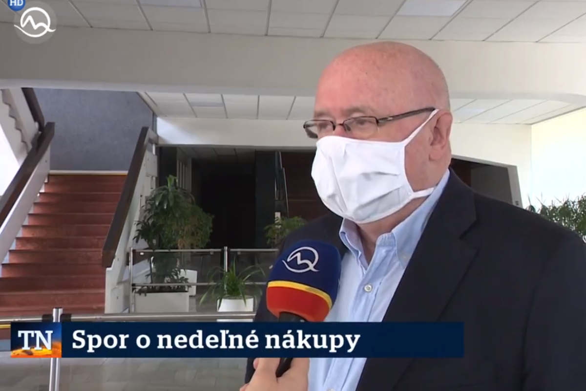 Spor o nedeľné nákupy