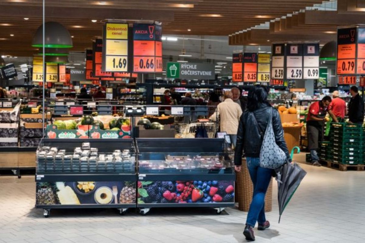 Matematika či stranícke tričko: čo rozhodne pri nedeľnom zatváraní obchodov?