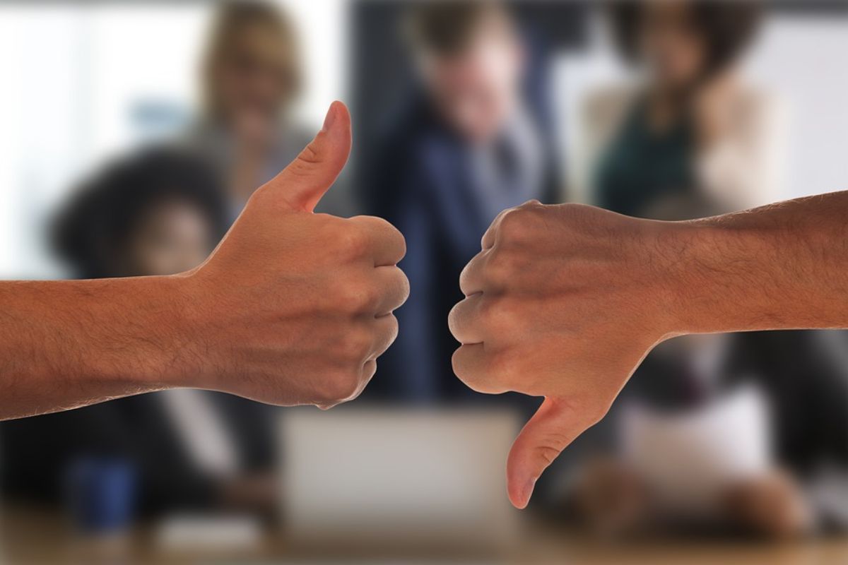 Smer a ĽSNS rozdúchavajú spor v koalícii. Predložili zákaz nedeľného predaja