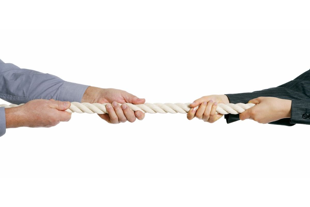 Otvoriť či zatvoriť obchody v nedeľu?