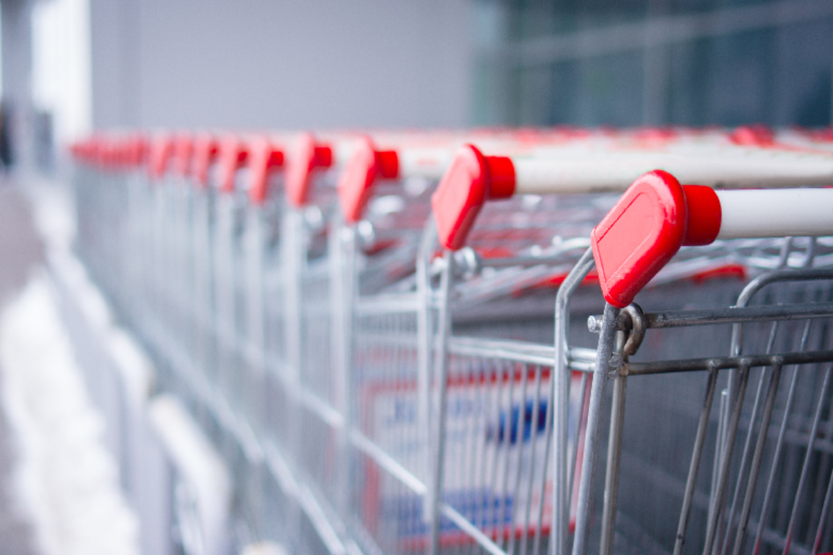 Pálčivá problematika nedeľného predaja