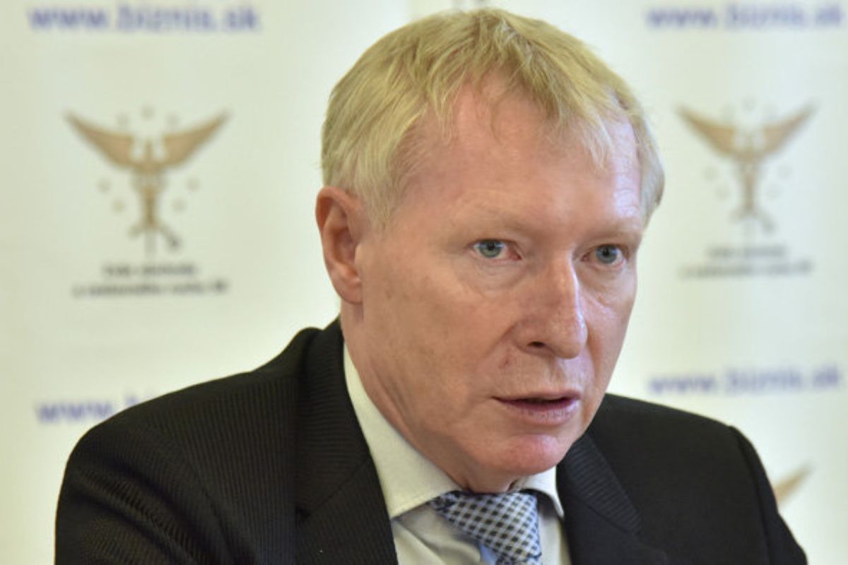 Kto stál a stojí v „ prvej línii “