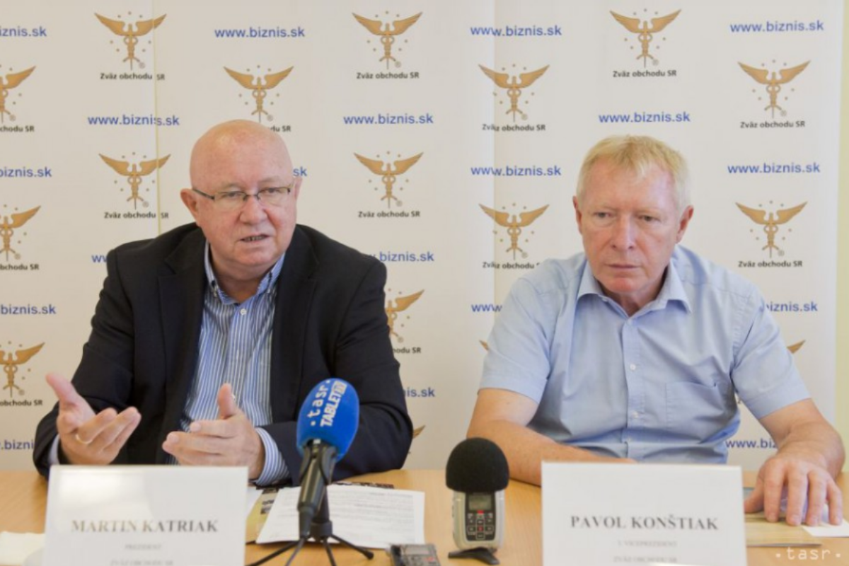 Mimoriadnu odmenu chcú aj predavači