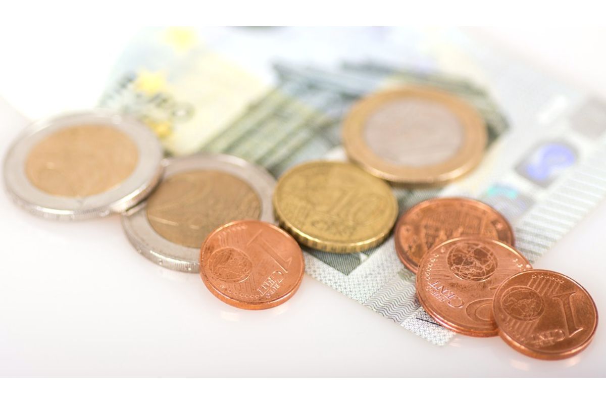 Odmeniť by mali aj pracovníkov v potravinách a v predajniach s hygienickými potrebami, hovorí Zväz obchodu