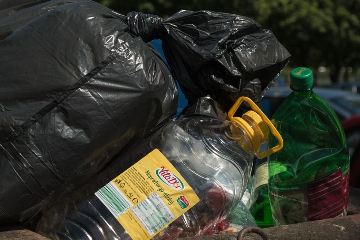 Potravinárov desia náklady na odpad, podľa rezortu sú teraz poplatky nízke