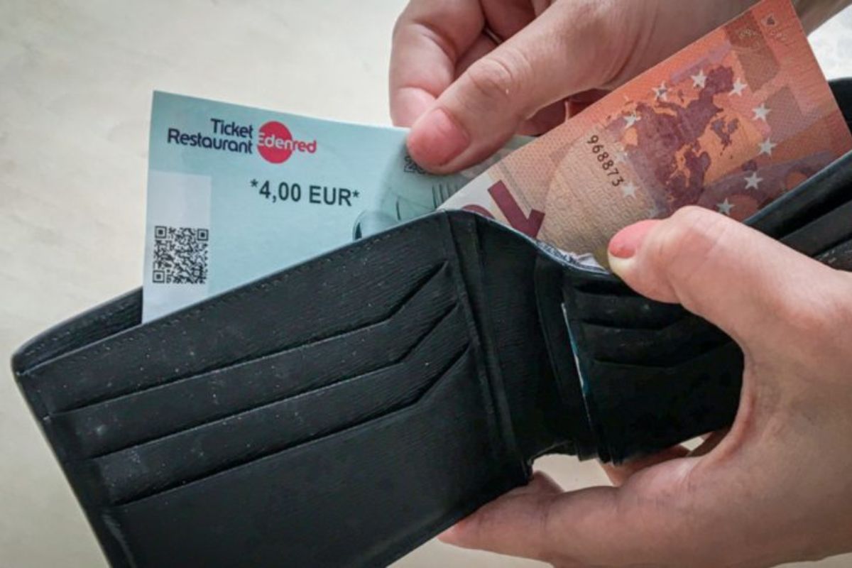 Prieskum ukazuje, že po výmene gastrolístkov za hotovosť by Slováci na strave šetrili