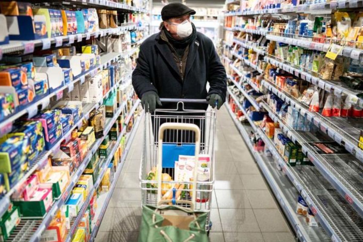 Obchodníkom vraj nejde o zdravie, ale o zisk. Matovič neprijíma kritiku k hodinám pre seniorov