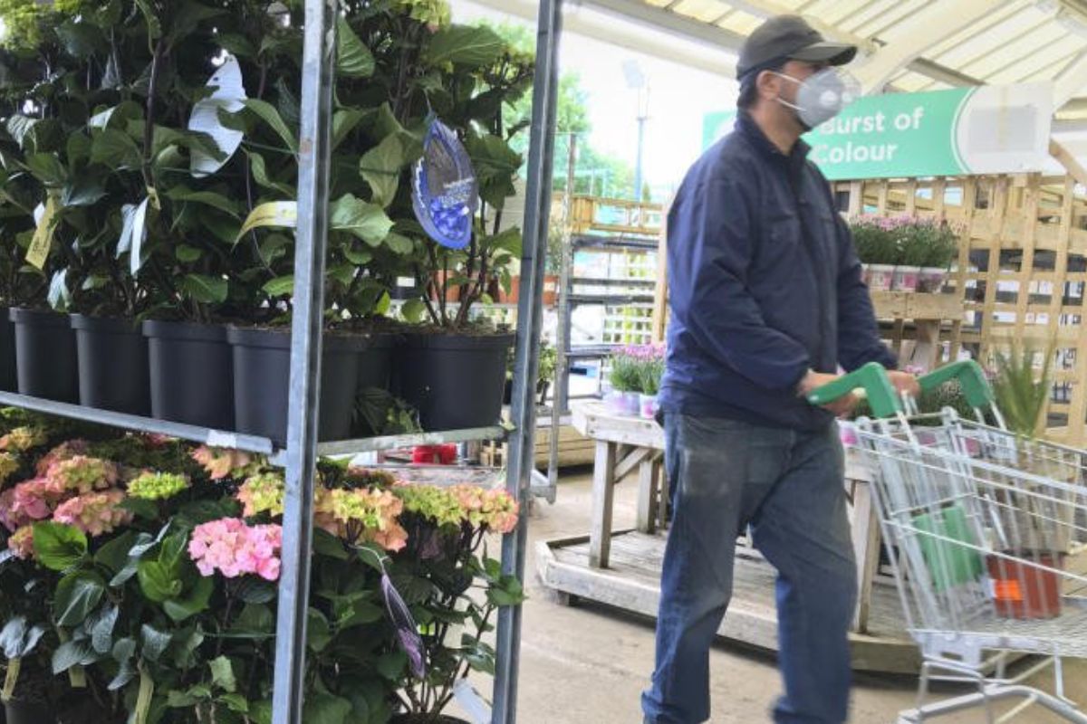 Otvorené obchody a zároveň zákaz vychádzania považuje Zväz obchodu za paradox