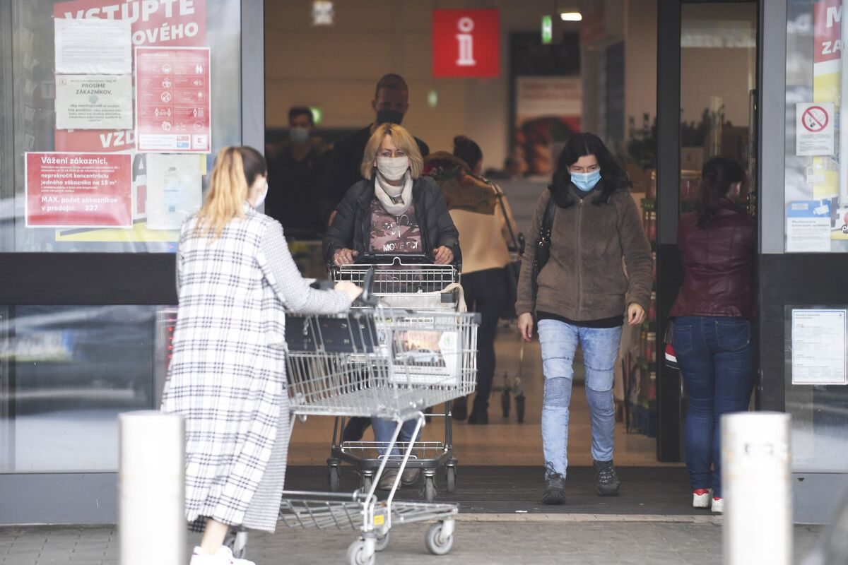 Cez víkend obchody s potravinami pracovali v zaužívaných medziach