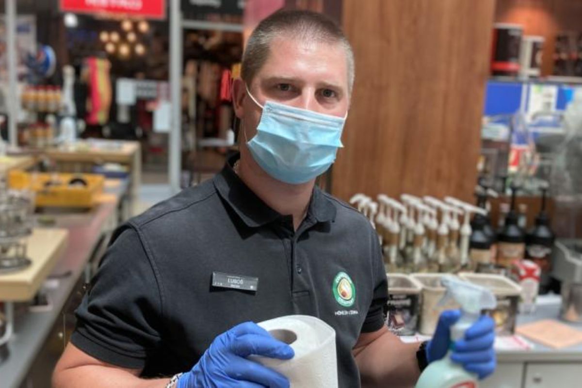 Pri lockdowne by sa malo myslieť aj na špecializované predajne potravín, tvrdí PKS