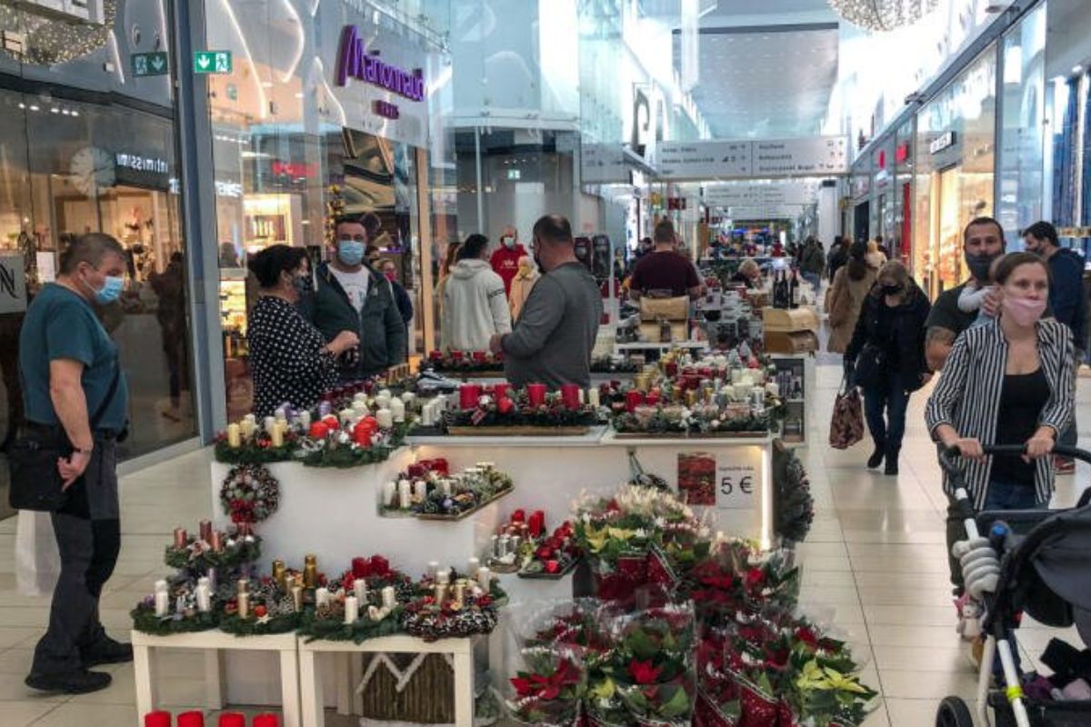 Spotrebitelia by mali zvážiť od 19. decembra svoje nákupné potreby, apeluje Zväz obchodu