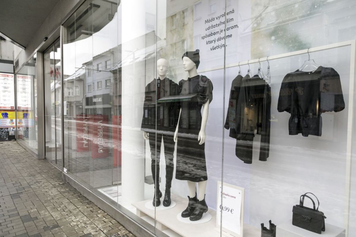 Otvorme všetky predajne za prísnych