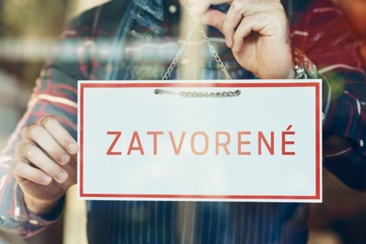 Vyhláška prišla v sklze. Hovorí o výnimkách z respirátorov aj ako majú fungovať donášky