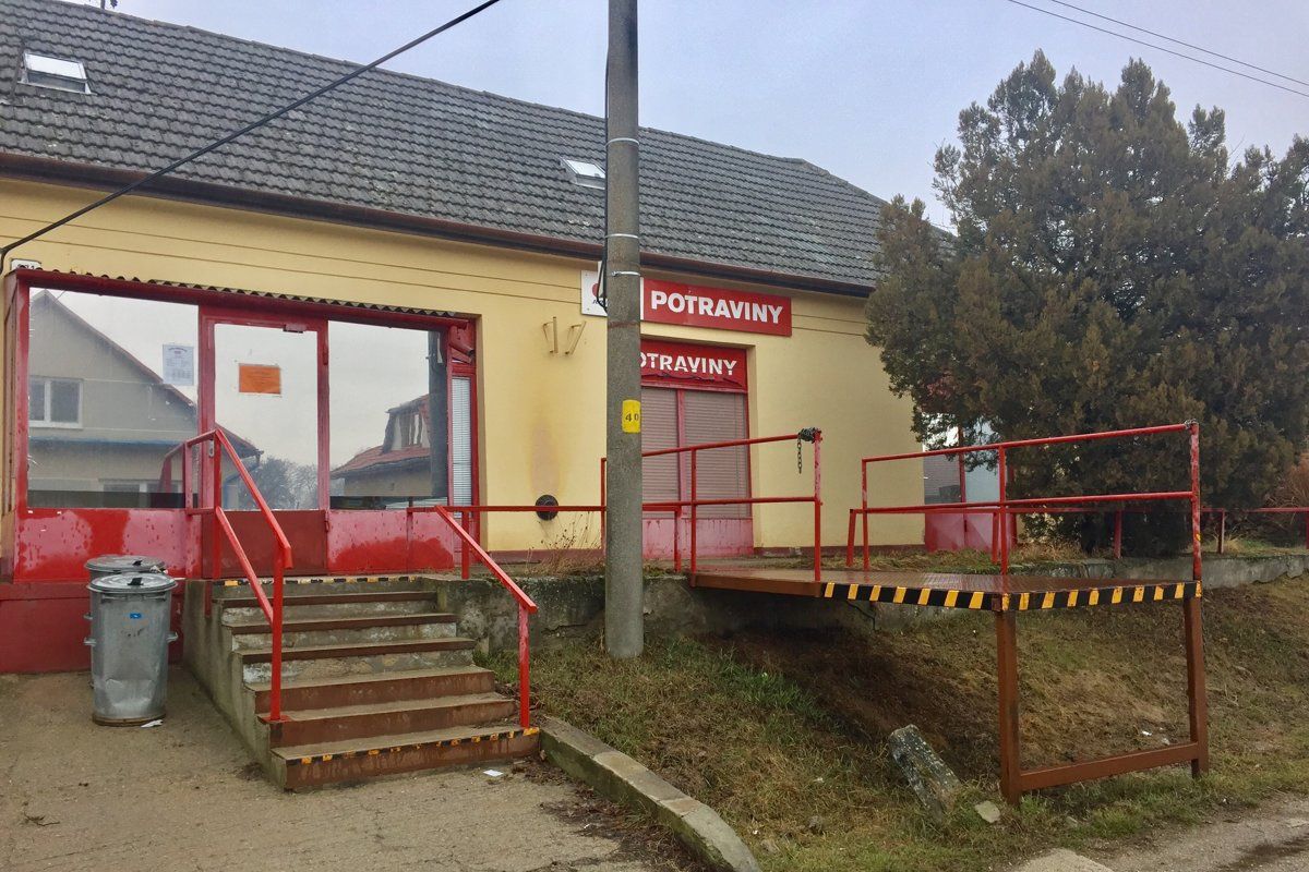 Starostov malých obcí trápia potravinové púšte