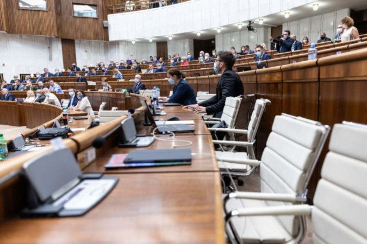 Poslanci schválili novelu o neprimeraných podmienkach v obchode